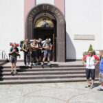 20.7.2016 Kielce. Francuscy skauci po mszy w kościele akademickim wyruszyli pieszo do Chęcin. / Wojciech Habdas / Radio Kielce