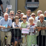 04.07.2016 Kielce. Prezydent Andrzej Duda złożył kwiaty pod kamienicą Planty 7/9 / Wojciech Habdas / Radio Kielce