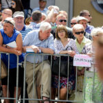 04.07.2016 Kielce. Prezydent Andrzej Duda złożył kwiaty pod kamienicą Planty 7/9 / Wojciech Habdas / Radio Kielce