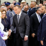 04.07.2016 Kielce. Prezydent Andrzej Duda złożył kwiaty pod kamienicą Planty 7/9 / Wojciech Habdas / Radio Kielce