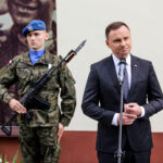 04.07.2016 Kielce. Prezydent Andrzej Duda złożył kwiaty pod kamienicą Planty 7/9 / Wojciech Habdas / Radio Kielce