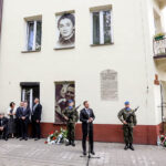 04.07.2016 Kielce. Prezydent Andrzej Duda złożył kwiaty pod kamienicą Planty 7/9 / Wojciech Habdas / Radio Kielce