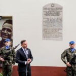 04.07.2016 Kielce. Prezydent Andrzej Duda złożył kwiaty pod kamienicą Planty 7/9 / Wojciech Habdas / Radio Kielce