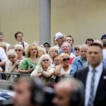 04.07.2016 Kielce. Prezydent Andrzej Duda złożył kwiaty pod kamienicą Planty 7/9 / Wojciech Habdas / Radio Kielce