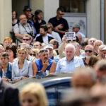 04.07.2016 Kielce. Prezydent Andrzej Duda złożył kwiaty pod kamienicą Planty 7/9 / Wojciech Habdas / Radio Kielce