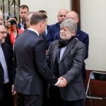 04.07.2016 Kielce. Prezydent Andrzej Duda złożył kwiaty pod kamienicą Planty 7/9 / Wojciech Habdas / Radio Kielce