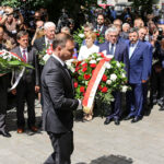 04.07.2016 Kielce. Prezydent Andrzej Duda złożył kwiaty pod kamienicą Planty 7/9 / Wojciech Habdas / Radio Kielce