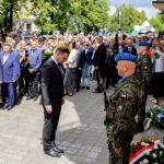 04.07.2016 Kielce. Prezydent Andrzej Duda złożył kwiaty pod kamienicą Planty 7/9 / Wojciech Habdas / Radio Kielce
