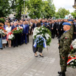 04.07.2016 Kielce. Prezydent Andrzej Duda złożył kwiaty pod kamienicą Planty 7/9 / Wojciech Habdas / Radio Kielce