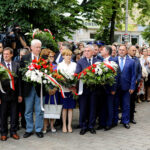 04.07.2016 Kielce. Prezydent Andrzej Duda złożył kwiaty pod kamienicą Planty 7/9 / Wojciech Habdas / Radio Kielce