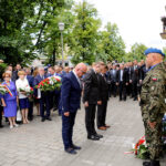 04.07.2016 Kielce. Prezydent Andrzej Duda złożył kwiaty pod kamienicą Planty 7/9 / Wojciech Habdas / Radio Kielce