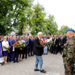 04.07.2016 Kielce. Prezydent Andrzej Duda złożył kwiaty pod kamienicą Planty 7/9 / Wojciech Habdas / Radio Kielce