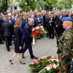 04.07.2016 Kielce. Prezydent Andrzej Duda złożył kwiaty pod kamienicą Planty 7/9 / Wojciech Habdas / Radio Kielce