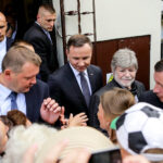 04.07.2016 Kielce. Prezydent Andrzej Duda złożył kwiaty pod kamienicą Planty 7/9 / Wojciech Habdas / Radio Kielce