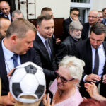 04.07.2016 Kielce. Prezydent Andrzej Duda złożył kwiaty pod kamienicą Planty 7/9 / Wojciech Habdas / Radio Kielce