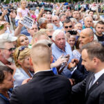 04.07.2016 Kielce. Prezydent Andrzej Duda złożył kwiaty pod kamienicą Planty 7/9 / Wojciech Habdas / Radio Kielce