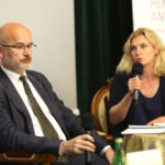 „Badacze wobec wydarzeń w Kielcach 4 lipca 1946 r." którą moderowała Dorota Koczwańska-Kalita (delegatura IPN w Kielcach). Uczestnikami debaty byli dr hab. Grzegorz Berendt (oddział IPN w Gdańsku), dr. hab. Bożena Szaynok (Uniwersytet Wrocławski), dr Ryszard Śmietanka-Kruszelnicki (delegatura IPN w Kielcach). / Wojciech Habdas / Radio Kielce