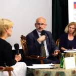 „Badacze wobec wydarzeń w Kielcach 4 lipca 1946 r." którą moderowała Dorota Koczwańska-Kalita (delegatura IPN w Kielcach). Uczestnikami debaty byli dr hab. Grzegorz Berendt (oddział IPN w Gdańsku), dr. hab. Bożena Szaynok (Uniwersytet Wrocławski), dr Ryszard Śmietanka-Kruszelnicki (delegatura IPN w Kielcach). / Wojciech Habdas / Radio Kielce