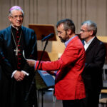 4.7.2016 Kielce. Koncert poprzedziła uroczystość wręczenia biskupowi Mieczysławowi Cisło honorowego wyróżnienia VIR BONUS, / Wojciech Habdas / Radio Kielce