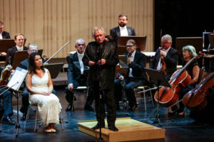 4.7.2016 Kielce. "Sinfonia Varsovia" zwieńczyła obchody 70. Rocznicy Pogromu Kieleckiego. Orkiestrę poprowadził Jerzy Maksymiuk. / Wojciech Habdas / Radio Kielce