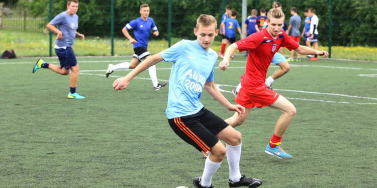 6.7.2016 Kielce. Wakacje z futbolem. Mecz Pogromcy Nadwagi-Harnasie Kielce. / Wojciech Habdas / Radio Kielce