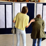 6.7.2016 Kielce. W środę szkoły ponadgimnazjalne wywiesiły listy przyjętych do pierwszych klas. n/z V LO im. ks. Piotra Ściegiennego / Wojciech Habdas / Radio Kielce