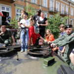 9.7.2016 Kielce. Drugi dzień pikniku na placu Wolności. W całym kraju odbywają się prezentacje sprzętu wojskowego, a okazją jest trwający w Warszawie szczyt NATO. / Wojciech Habdas / Radio Kielce