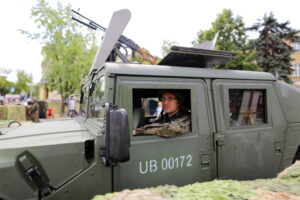 9.7.2016 Kielce. Drugi dzień pikniku na placu Wolności. W całym kraju odbywają się prezentacje sprzętu wojskowego, a okazją jest trwający w Warszawie szczyt NATO. / Wojciech Habdas / Radio Kielce