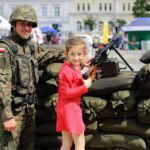 9.7.2016 Kielce. Drugi dzień pikniku na placu Wolności. W całym kraju odbywają się prezentacje sprzętu wojskowego, a okazją jest trwający w Warszawie szczyt NATO. / Wojciech Habdas / Radio Kielce