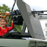 9.7.2016 Kielce. Drugi dzień pikniku na placu Wolności. W całym kraju odbywają się prezentacje sprzętu wojskowego, a okazją jest trwający w Warszawie szczyt NATO. / Wojciech Habdas / Radio Kielce