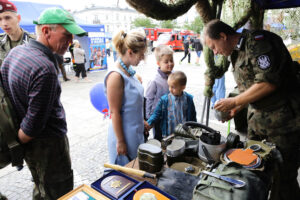 9.7.2016 Kielce. Drugi dzień pikniku na placu Wolności. W całym kraju odbywają się prezentacje sprzętu wojskowego, a okazją jest trwający w Warszawie szczyt NATO. / Wojciech Habdas / Radio Kielce