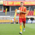 9.7.2016 Kielce. Na „Kolporter Arenie” kibicom, w nowych „złocisto – krwistych” strojach, zaprezentowali się piłkarze i sztab szkoleniowy Korony Kielce. Z numerem 88 - Michał Mokrzycki / Wojciech Habdas / Radio Kielce