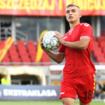 9.7.2016 Kielce. Na „Kolporter Arenie” kibicom, w nowych „złocisto – krwistych” strojach, zaprezentowali się piłkarze i sztab szkoleniowy Korony Kielce. Z numerem 18 - Adrian Uniat / Wojciech Habdas / Radio Kielce