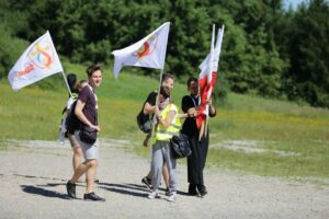 21.07.2016 Pielgrzymi z Kanady wzięli udział w Drodze Krzyżowe z Nowej Słupi na Święty Krzyż / Wojciech Habdas / Radio Kielce