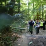 21.07.2016 Pielgrzymi z Kanady wzięli udział w Drodze Krzyżowe z Nowej Słupi na Święty Krzyż / Wojciech Habdas / Radio Kielce