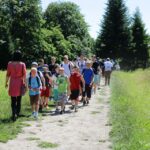 21.07.2016 Pielgrzymi z Kanady wzięli udział w Drodze Krzyżowe z Nowej Słupi na Święty Krzyż / Wojciech Habdas / Radio Kielce