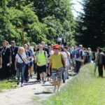 21.07.2016 Pielgrzymi z Kanady wzięli udział w Drodze Krzyżowe z Nowej Słupi na Święty Krzyż / Wojciech Habdas / Radio Kielce