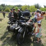 24.06.2016. Piknik historyczny "Przyczółek Sandomierski 44/45" w Ociesękach / Wojciech Habdas / Radio Kielce