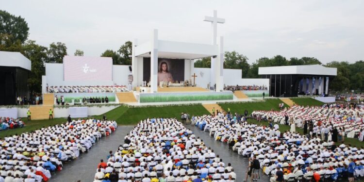 26.07.2016. Inauguracja Światowych Dni Młodzieży. Msza święta na krakowskich Błoniach / Wojciech Habdas / Radio Kielce