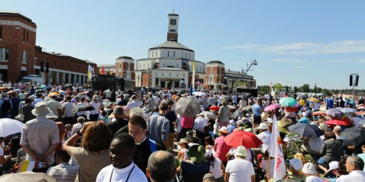 30.07.2016. Sanktuarium świętego Jana Pawła II. Podczas mszy świętej dla duchowieństwa sprawowanej przez papieża Franciszka / Wojciech Habdas / Radio Kielce