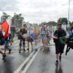 30.07.2016. Pielgrzymi w drodze do Brzegów, gdzie odbędzie się czuwanie z papieżem / Wojciech Habdas / Radio Kielce