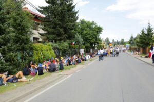 30.07.2016. Pielgrzymi w drodze do Brzegów, gdzie odbędzie się czuwanie z papieżem / Wojciech Habdas / Radio Kielce