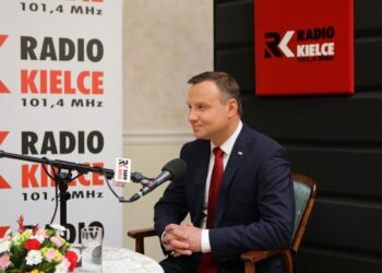 07.06.2016 Busko Zdrój. Prezydent Andrzej Duda podczas wywiadu dla Radia Kielce / Wojciech Habdas / Radio Kielce