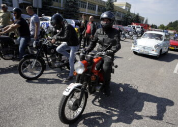 X Świętokrzyski Zlot Motocykli SHL i Pojazdów Zabytkowych w Miedzianej Górze (20 sierpnia 2016) / Jarosław Kubalski / Radio Kielce