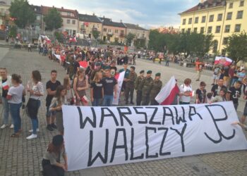 Ostrowiec upamiętnił 72. rocznicę wybuchu Powstania Warszawskiego (1 sierpnia 2016 r.) / Kalina Łabuz - Bębas / Radio Kielce