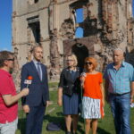 25.08.2016. Wakacje z duchami historii. Ruiny zamku w Bodzentynie / Krzysztof Bujnowicz / Radio Kielce