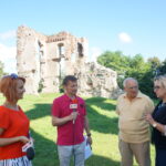 25.08.2016. Wakacje z duchami historii. Ruiny zamku w Bodzentynie / Krzysztof Bujnowicz / Radio Kielce
