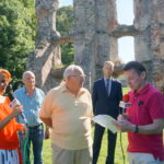 25.08.2016. Wakacje z duchami historii. Ruiny zamku w Bodzentynie / Krzysztof Bujnowicz / Radio Kielce