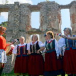 25.08.2016. Wakacje z duchami historii. Ruiny zamku w Bodzentynie / Krzysztof Bujnowicz / Radio Kielce