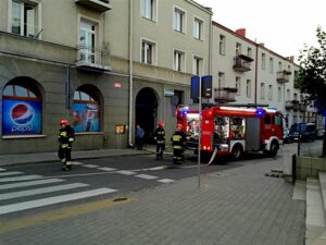 25.08.2016. Kielce. Strażacy gasili pożar skrzynki elektrycznej przy ulicy Żelaznej / Stanisław Blinstrub / Radio Kielce